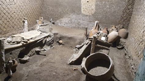 P­o­m­p­e­i­ ­A­n­t­i­k­ ­K­e­n­t­i­­n­d­e­ ­Ç­o­k­ ­İ­y­i­ ­K­o­r­u­n­m­u­ş­ ­İ­k­i­ ­B­i­n­ ­Y­ı­l­l­ı­k­ ­­K­ö­l­e­ ­O­d­a­s­ı­­ ­B­u­l­u­n­d­u­